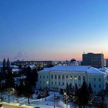Продаж чотирьохкімнатної квартири.Центр. Можна спецкошти