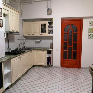 Продається 3к квартира в центрі міста, Паркова зона (80 метрів Парк Шевченка, автостанція "Садова"), поруч Кобилянська, продуктовий ринок.