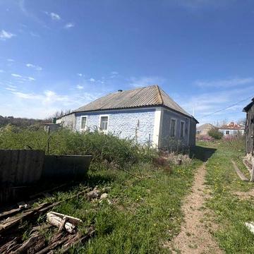 0639582692 Продам Срочно  Хату  Смт Олександрівка 

" Наталі "

Великий двір

Дві підстройкі зручно для Господарства

великий хоз двор можна пост