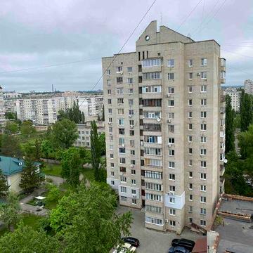 Квартира продаж.3 х кімнатна квартира в цегляному будинку на Сірка (біля озера Чеха)