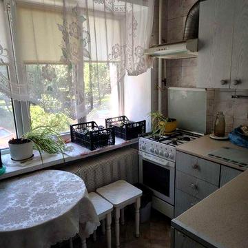 Кириловская,124, продам 1 комнатную