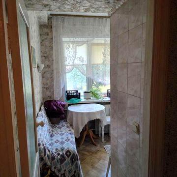 Кириловская,124, продам 1 комнатную