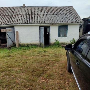 Продам будинок та земельну ділянку.