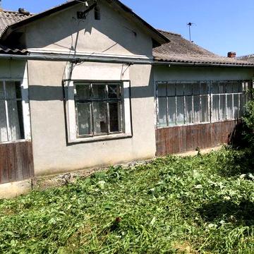 Продається будинок з земельною ділянкою
