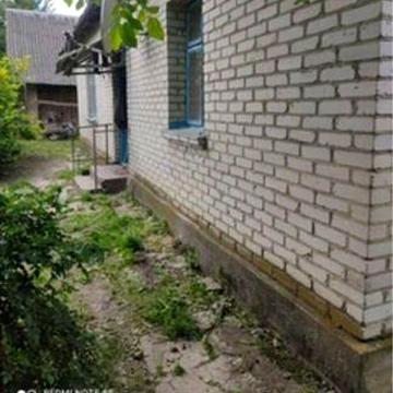 Продається будинок з земельною ділянкою