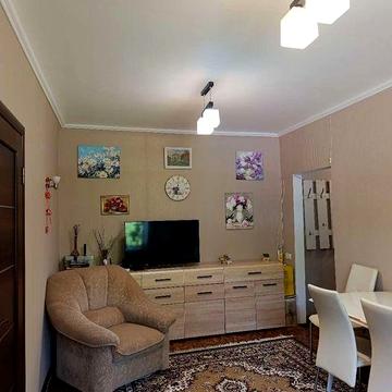 Продаж 2 кімнатної квартири ,район Тітова ( Незалежності) 2 поверх