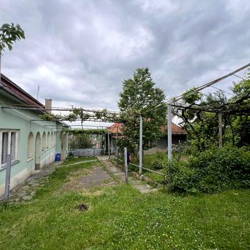 Продаж добротного цегляного будинку