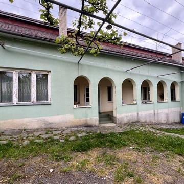 Продаж добротного цегляного будинку