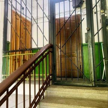 Власник! Продам 2-кімнатну «Сталінку» в самісінькому центрі міста