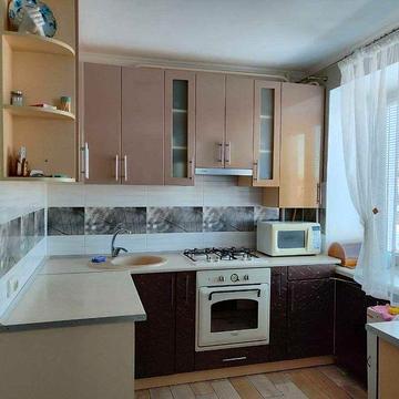 Продаж 4-х кімнатної квартири в затишному районі міста.