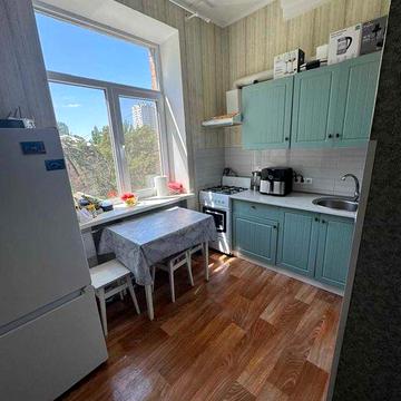 Продаж 2-кім. квартири, метро Червоний Хутір,  вул. Бориспільська, 36