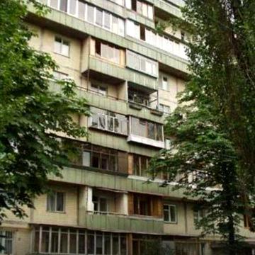 3-квартира біля метро Лівобережна.