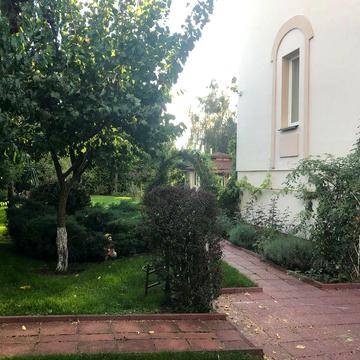 Продається будинок з басейном і банею від власника