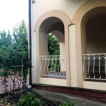Продається будинок з басейном і банею від власника