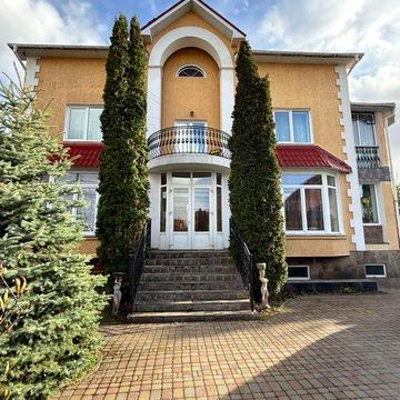 Оренда розкішного будинку 450 м² — для проживання або бізнесу у закритому містечку