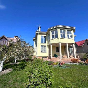 Продаж 2 поверхового будинку з ділянкою на 10 соток, 464 кв. м, 14 кімнат