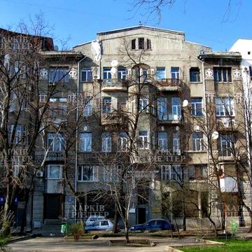 D1M Продам простору гостинку в історичному будинку з ліфтом. Центральна частина міста.