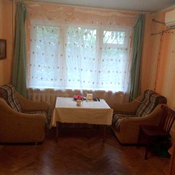 2к.(роздільна), біля парку Відрадний.