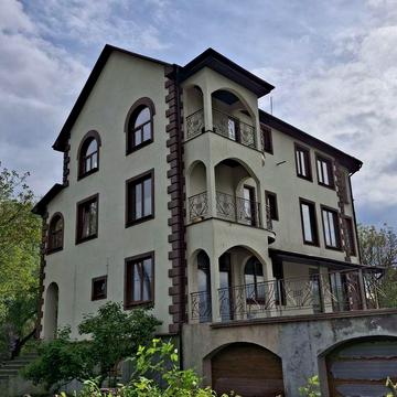 Продаю елітний будинок в РОМАНКІВ (3 пов. 500 кв.м)