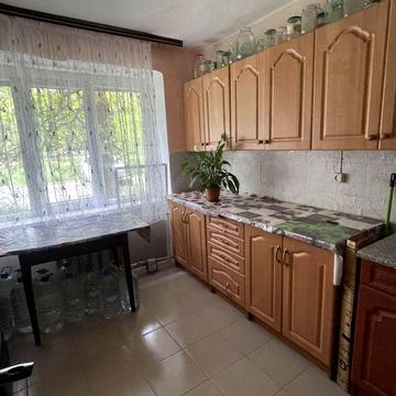24(33778код55)Кімната площею 12 м² в ідеальній комунальній квартирі на вулиці Космонавтів. Через дорогоу парк Марка Твена