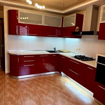 Простора нова квартира в центрі, вул. Гоголя 137 / 70 м²