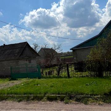 Продам будинонок в селі Егорівка(Криничанскький район) 49 сотих землі!