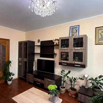 Продам видову трикімнатну квартиру 65.7м². Р-н Північний