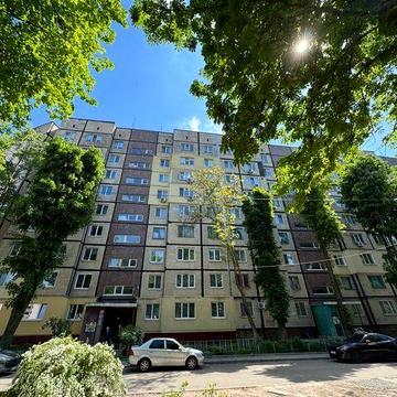 Продам 2к чешку, тополь-3, третій поверх.