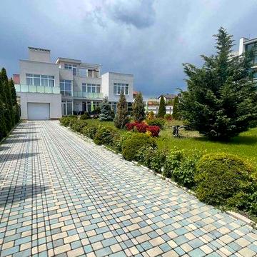 Продаж сучасного будинку в Совіньйоні у стилі Хайтек.