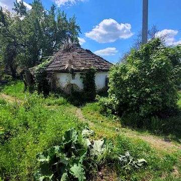 l Продам ділянку зі старим будинком