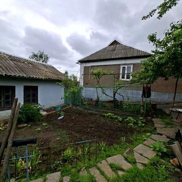 Продам півбудинку  район заводу Дизельмаш,центрального ринку.