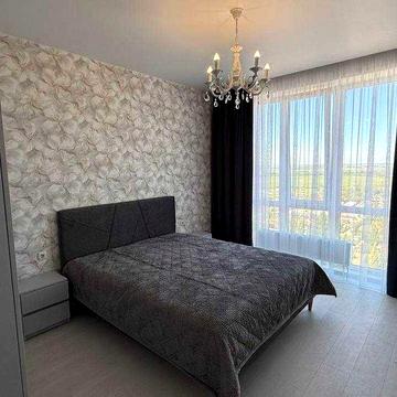Здам новеньку, після ремонта квартиру в новобудові "Скай Сіті" на Варненській