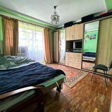 Продаж 1 кімнатної 33 м2, 3 поверх вул. Максимовича цегляний будинок