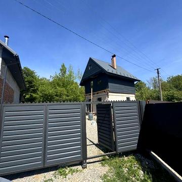 Продаж будинку з земельною ділянкою біля автобазару