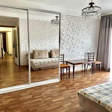Зх кімнатна, Амросія Бучми, вигляд на Русанівські фонтани