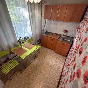 Здам 1 кім по вул Молодіжна  6000