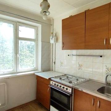 Продам 2-х квартиру возле рынка Героев Труда , Гвардейцев Широнинцев 73 г