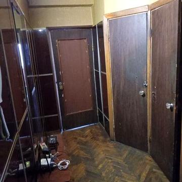 Пропоную в затишному районі квартиру.  Ліцеї,школи дітячи садки біля дому,. Дорогу переходити не треба 100 метрів садочок,200м ліцей