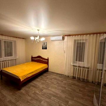 сдам 1 комнатную квартиру 1\9 кирпич 38 м кондиционер,мебель техника,рынок колос рядом,ост Строителей,Ингульский район