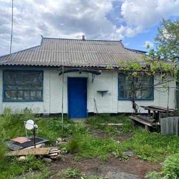 Будинок в центрі село Мала Нехвороща