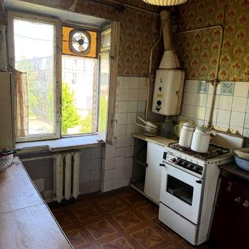 Продається 3 кімнатна квартира в металургійному районі .