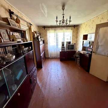 Продається 3 кімнатна квартира в металургійному районі .