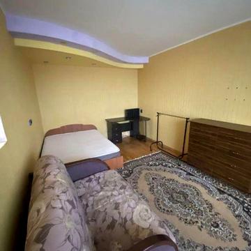 Продам 1-кімнатну квартиру на Олексіївці  (метро  "Перемога "  -1 хв )