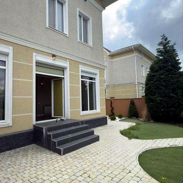Продам дом, дуплекс, с ремонтом, в жилом масиве Дайберг. 3 сотки земли