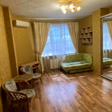Здається 1 кімн. квартира в центрі. Військові +