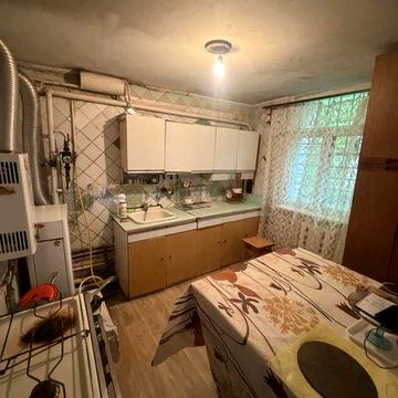 Здається частина будинку на короткий термін. Центр Житомира.