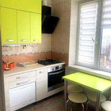 Продаж 2 кімнатної квартири біля метро. 10 хвилин.