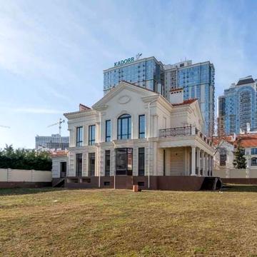 Дом в Королевских Садах на Французском бульваре,  Коттедж