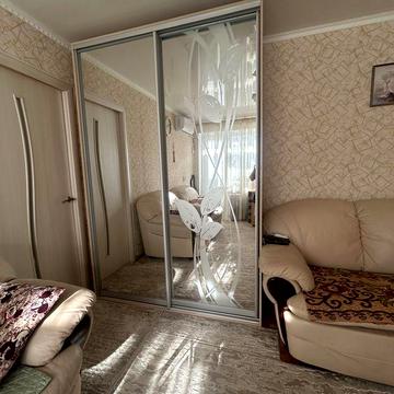 На 5 Зарічному буд. 30 по Бродвею на продаж 1кімнатна квартира з меблями, технікою , кордиціонером і ремонтом. Балкон обшитий і утеплений, 7 поверх