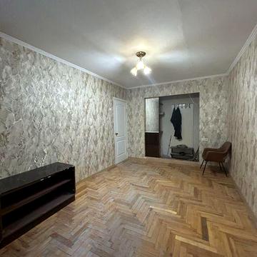 Продам однокімнатну на Зестафонській